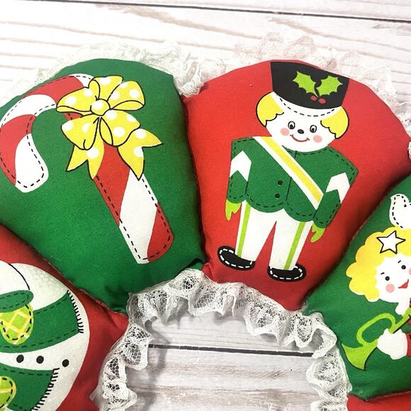 Vintage Stuffed Fabric Pillowed Lace Wreath Christmas Farmhouse Decor Red Green - Picture 2 of 12